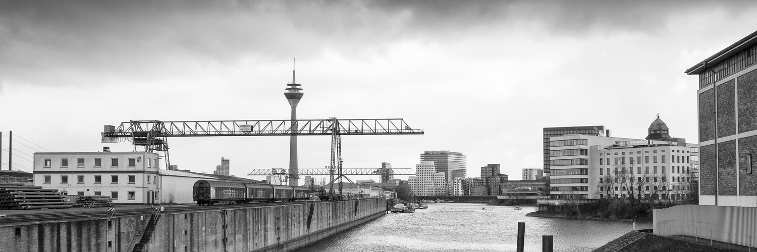 Düsseldorfer Medienhafen mal von einer anderen Seite