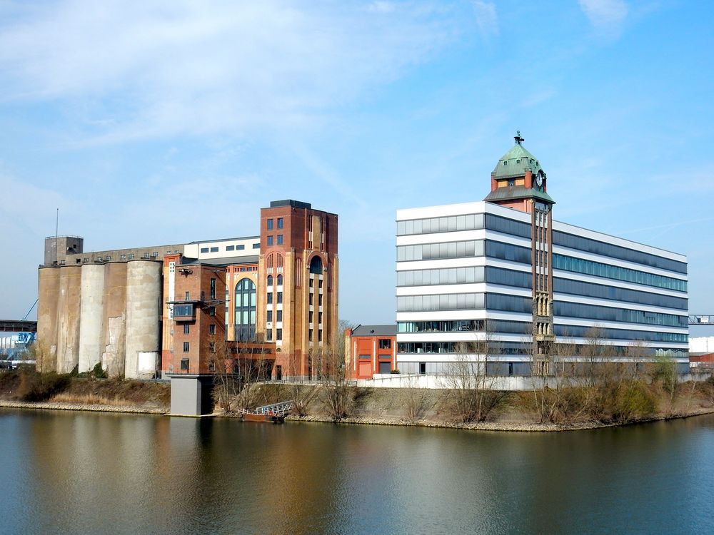 Düsseldorfer Medienhafen - Plange Mühle (1906, Wiederaufbau 1949)