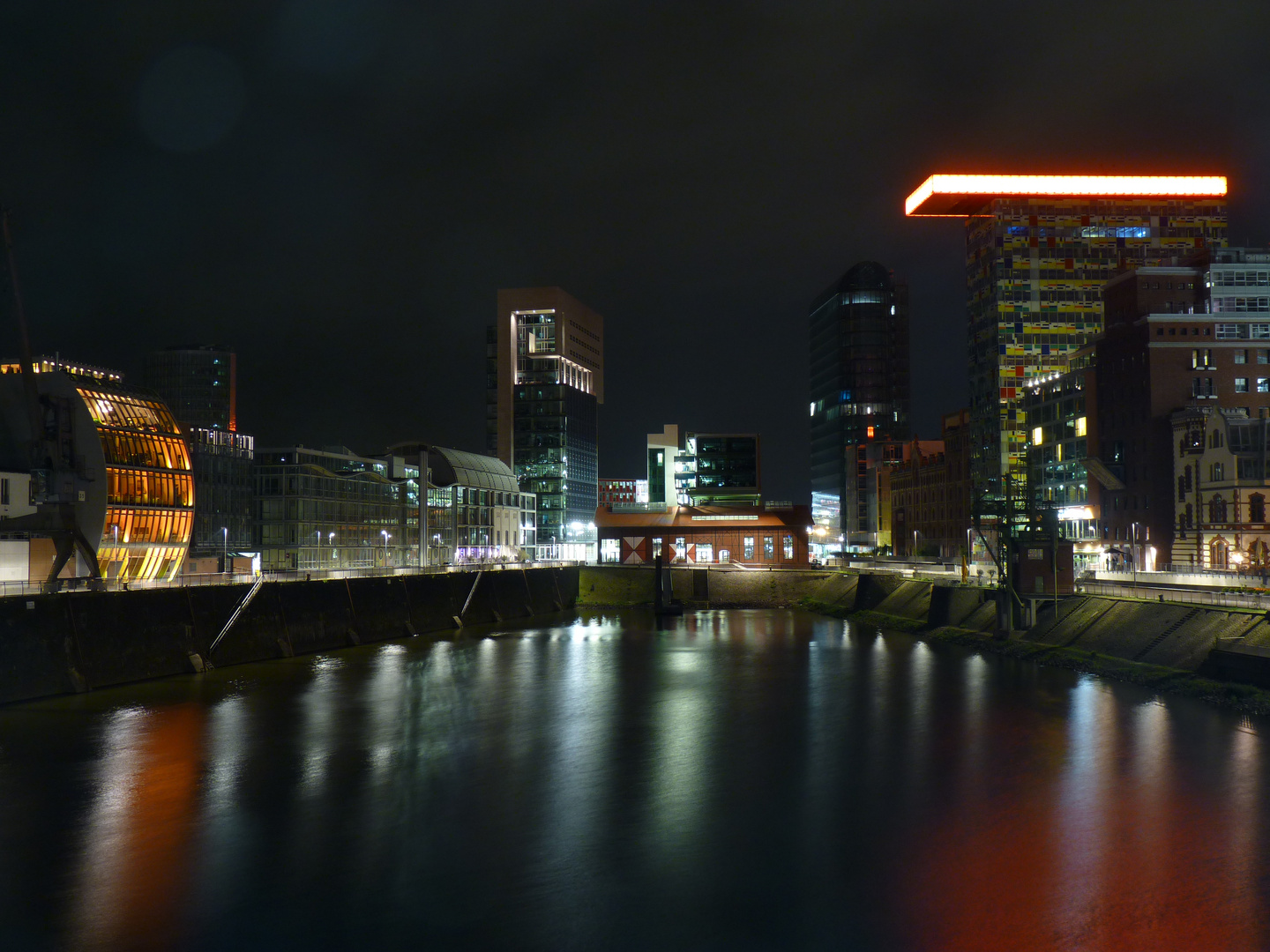 Düsseldorfer Medienhafen um Mitternacht