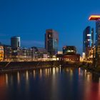 Düsseldorfer Medienhafen zur blauen Stunde