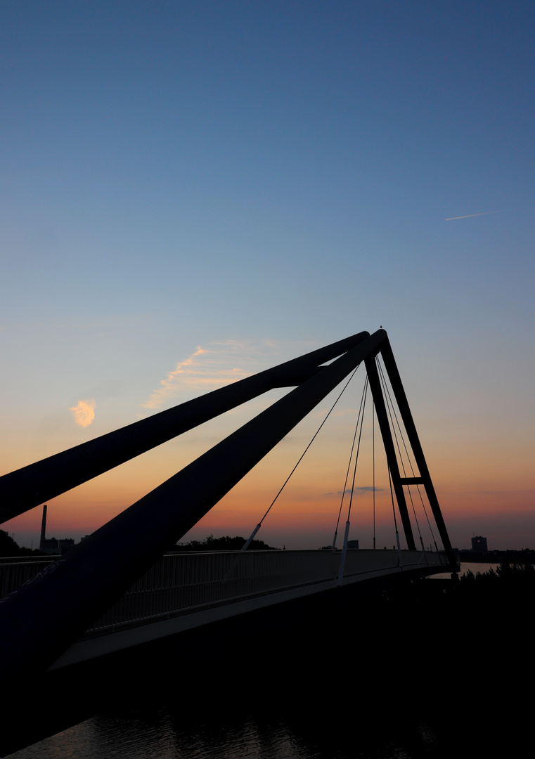 Düsseldorfer Medienhafenbrücke