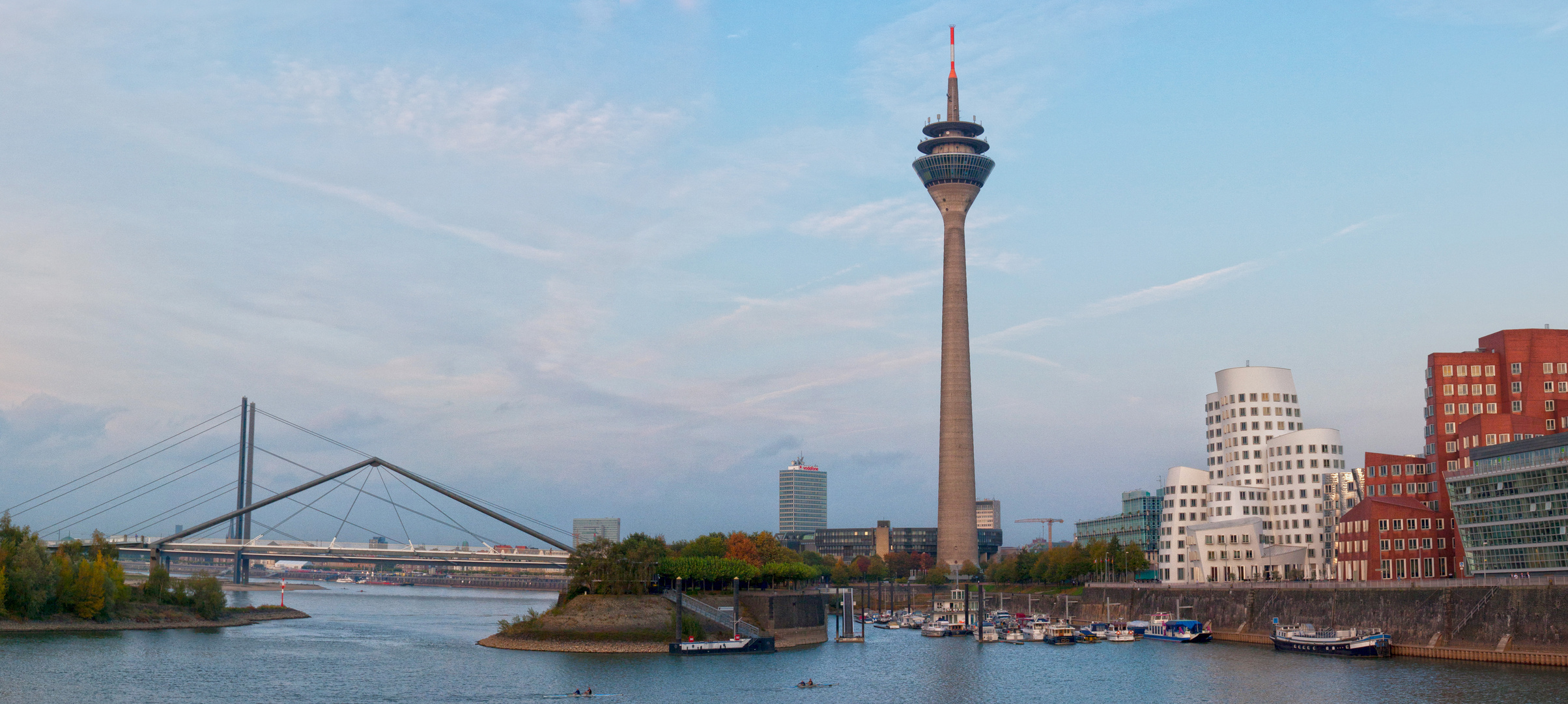 Düsseldorfer Medienhafenfreihandpanorama