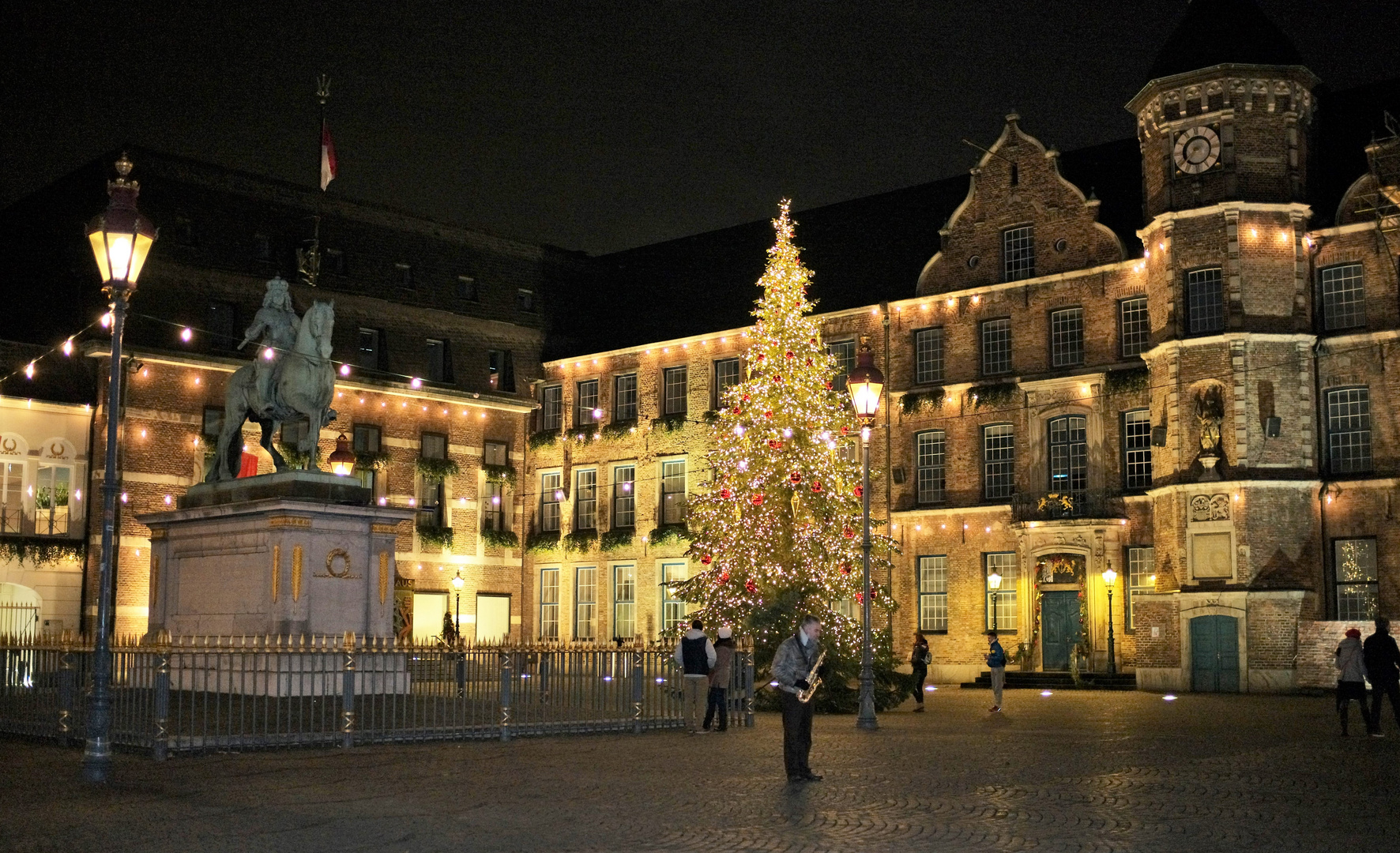 Düsseldorfer Rathausplatz Weihnachten 2018