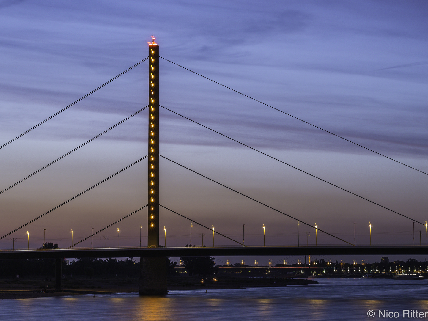 Düsseldorfer Rheinbrücke