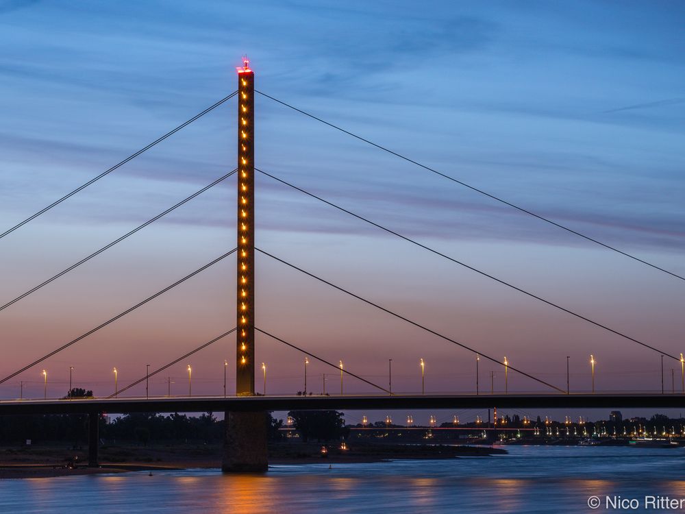 Düsseldorfer Rheinbrücke