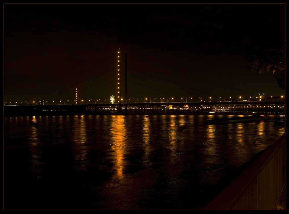 Düsseldorfer Rheinkniebrücke