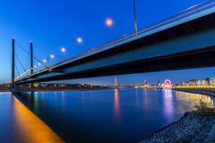 Düsseldorfer Rheinkniebrücke