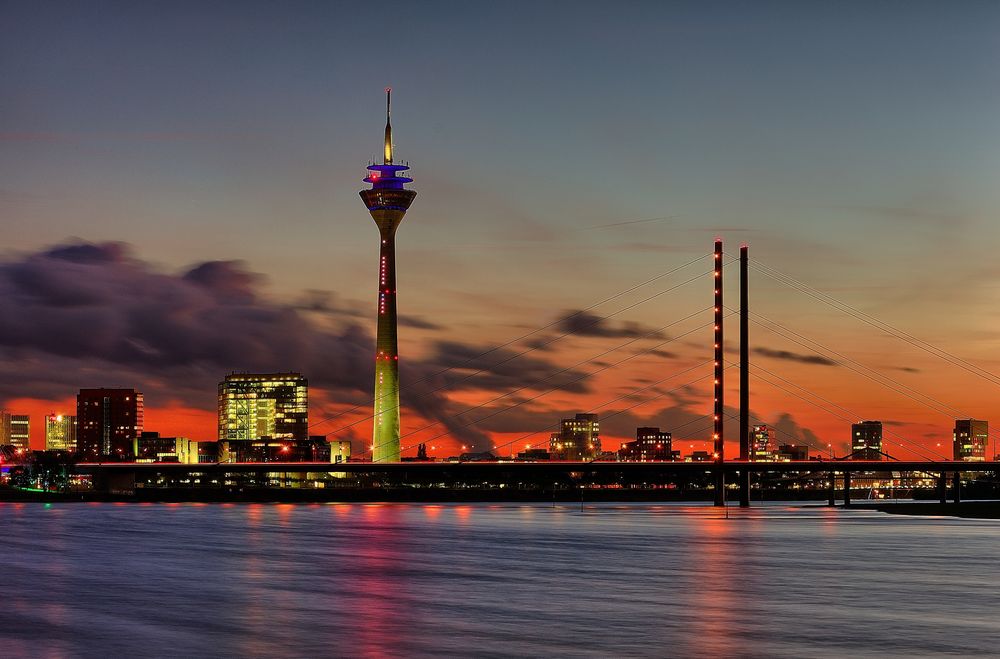 Düsseldorfer Rheinturm Foto & Bild | deutschland, europe, nordrhein