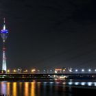 Düsseldorfer Rheinufer mit Fernsehturm