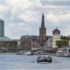 Düsseldorfer Rheinufer mit St. Lambertuskirche und "Altem Schloßturm"