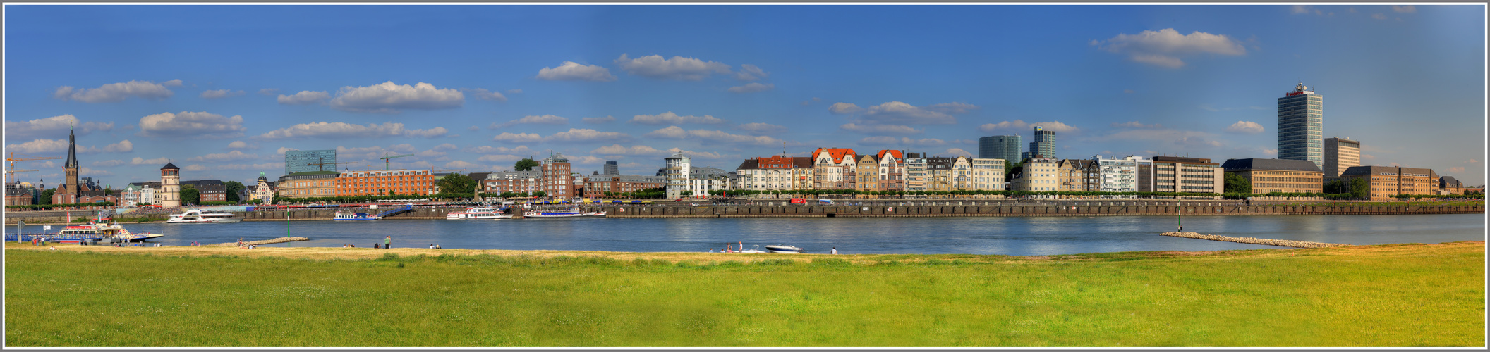 Düsseldorfer Rheinufer Panorama