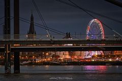 Düsseldorfer Riesenrad bei Nacht