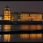 Düsseldorfer Schlossturm am Abend