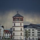 Düsseldorfer Schloßturm bei Regen