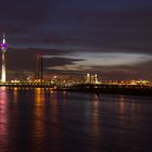 Düsseldorfer Skyline am Abend