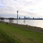 Düsseldorfer Skyline bei Hochwasser