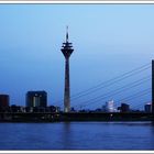 Düsseldorfer Skyline in der Blauen Stunde