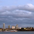 Düsseldorfer Skyline in der Dämmerung