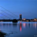 Düsseldorfs Oberkassler Brücke ....