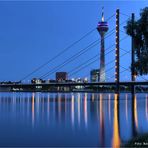 Düsseldorfs  Rheinkniebrücke ....