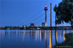 Düsseldorfs  Rheinkniebrücke ....