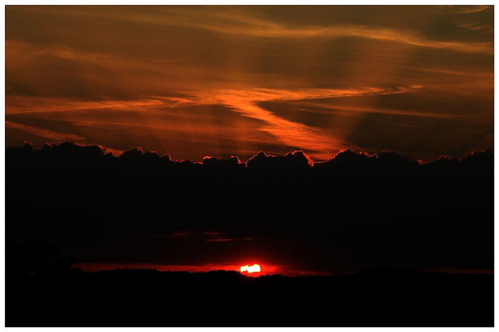 Düster legen sich die Wolken...