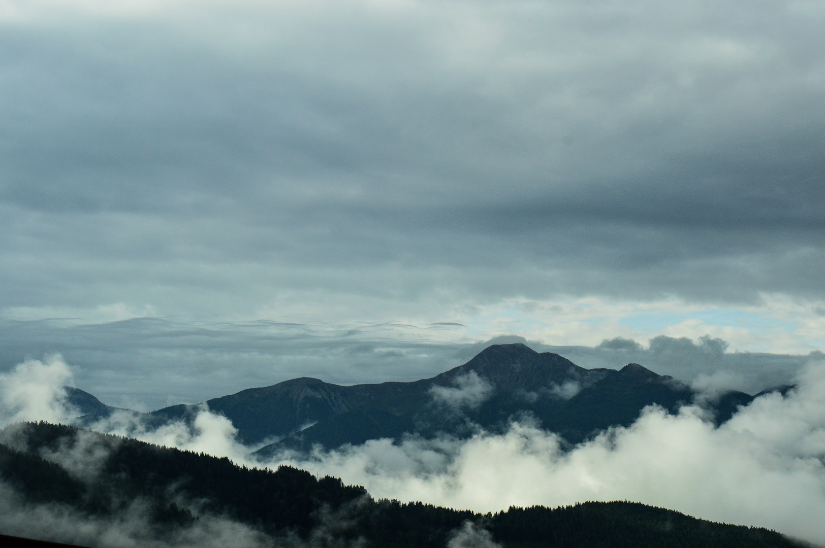 Düstere Berge