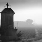 Düstere Morgenstimmung am Gendenkstein