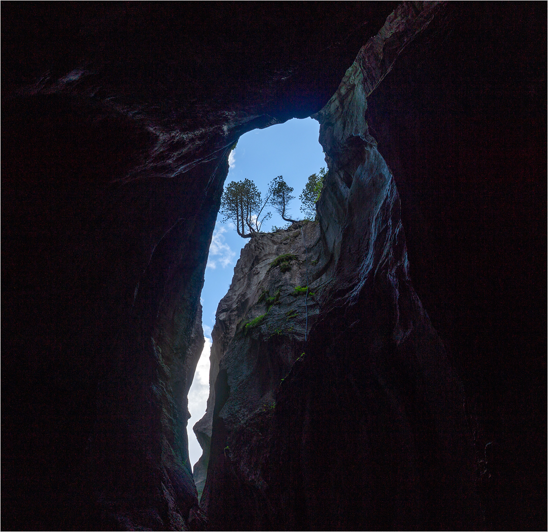 Düstere Schlucht