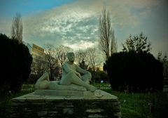 Düstere Stimmung im Rosengarten am Kanal