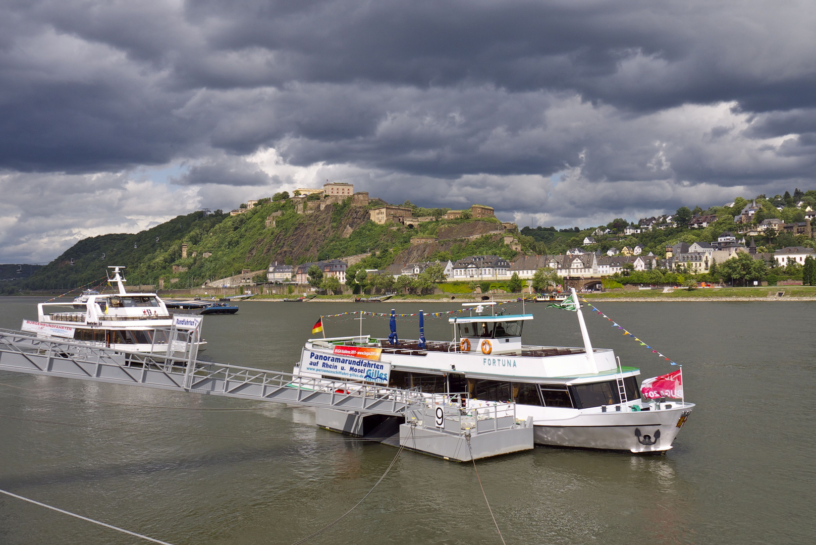 düstere Wolken in Koblenz am Rhein