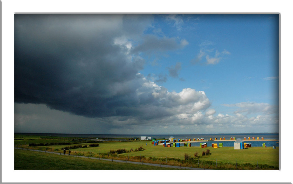 Düstere Wolken über der Nordsee