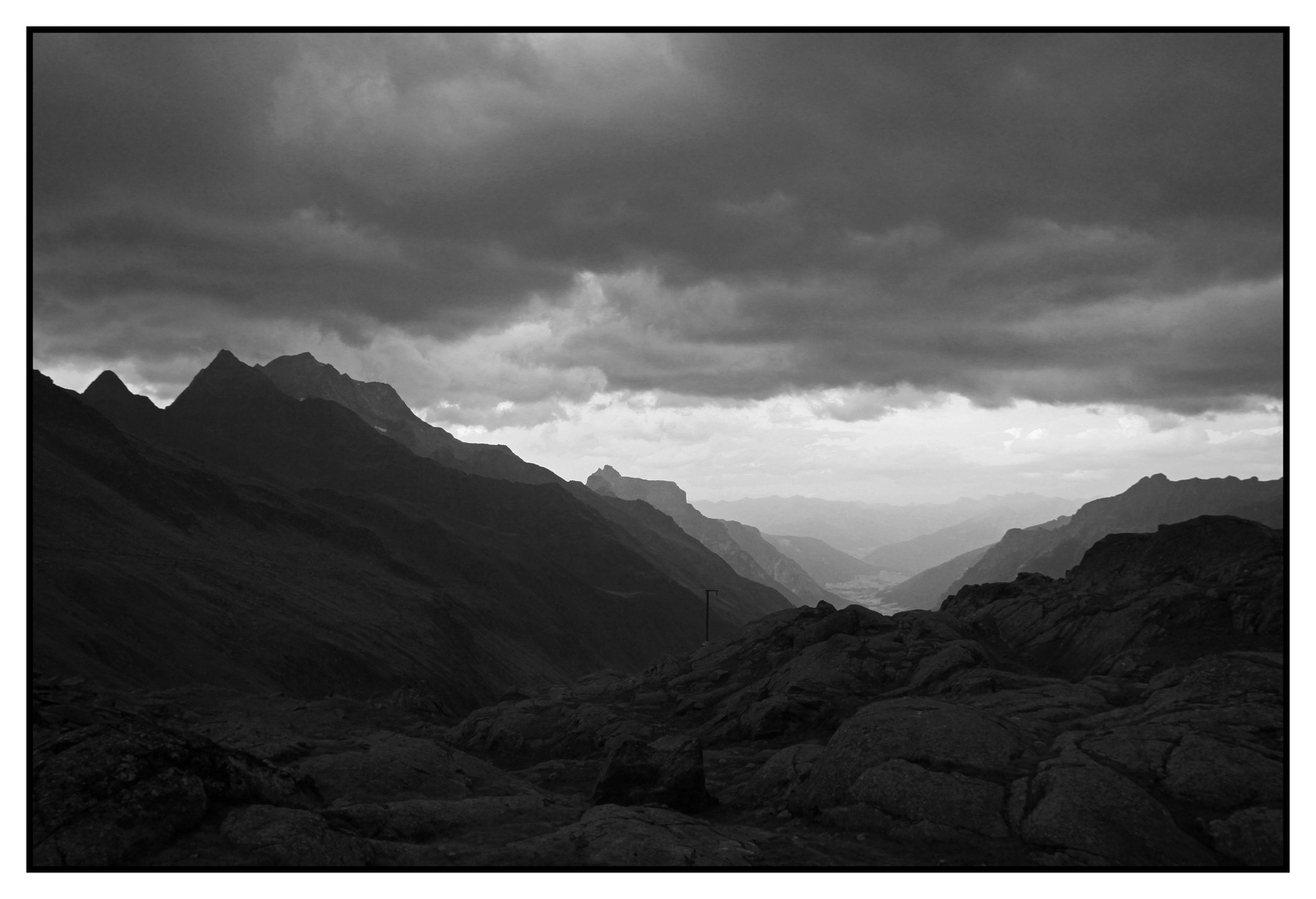 Düsterer Himmel über dem Gschnitztal