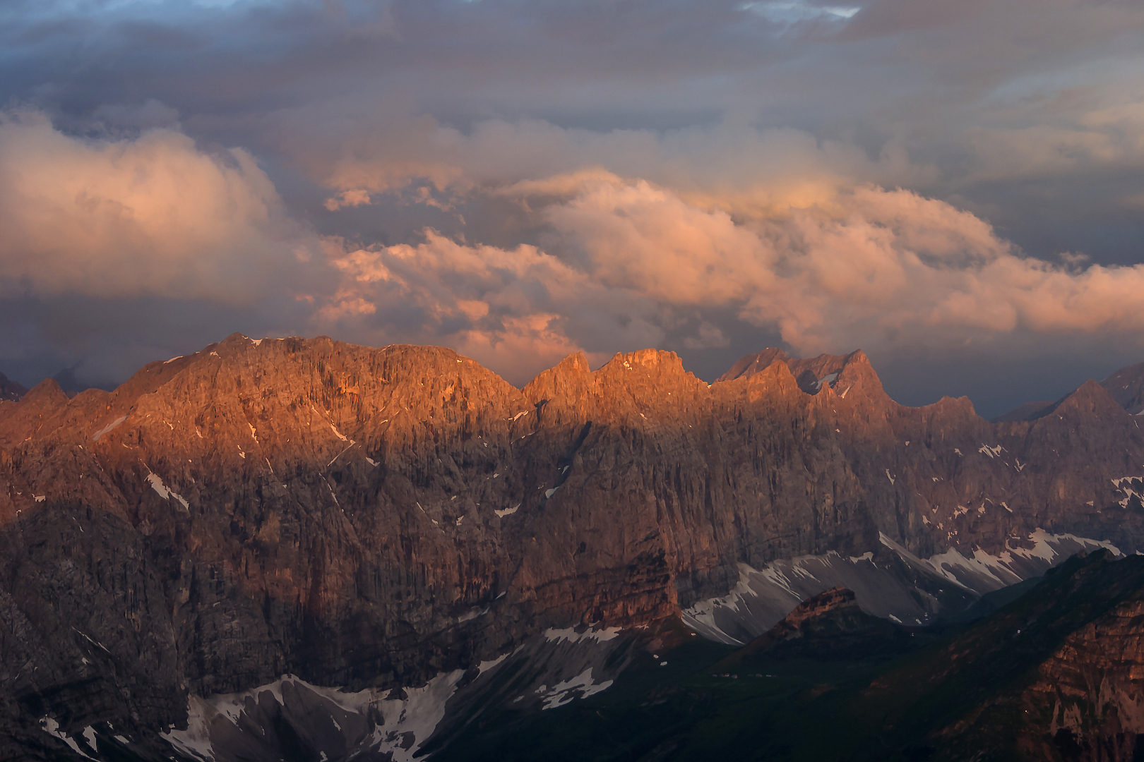 Düsterer Sonnenaufgang im Karwendel #1