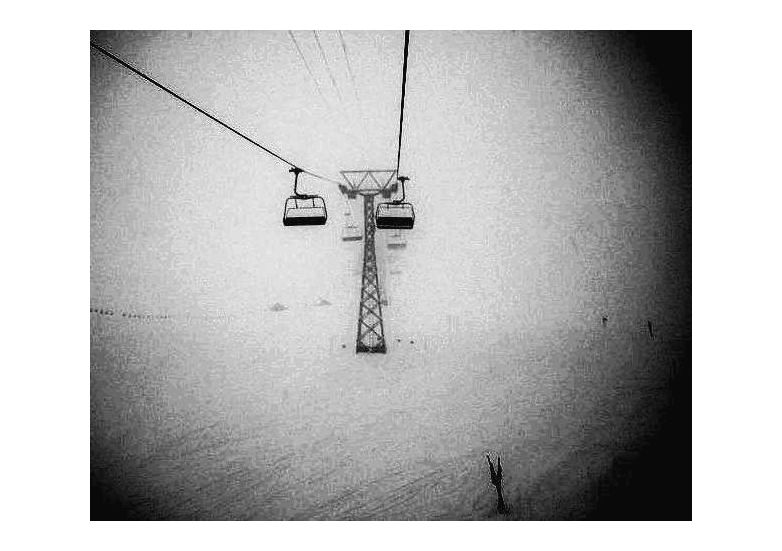 düster........schnee....lifte...eigentlich ist skifahren nicht so düster....
