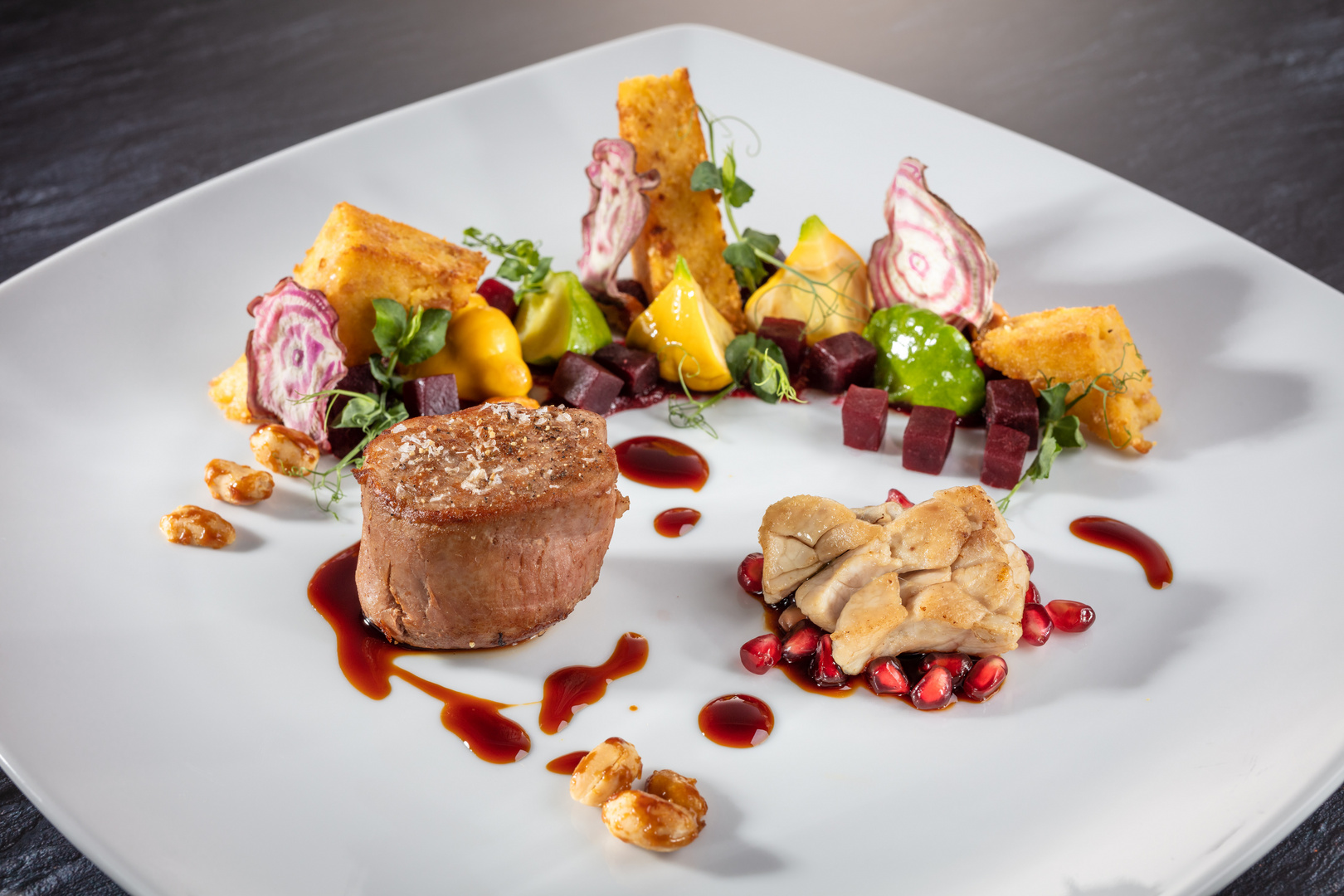 Duett vom Kalb,Filet und Bries Szechuan-Granatapfel Jus,Patisson und ...