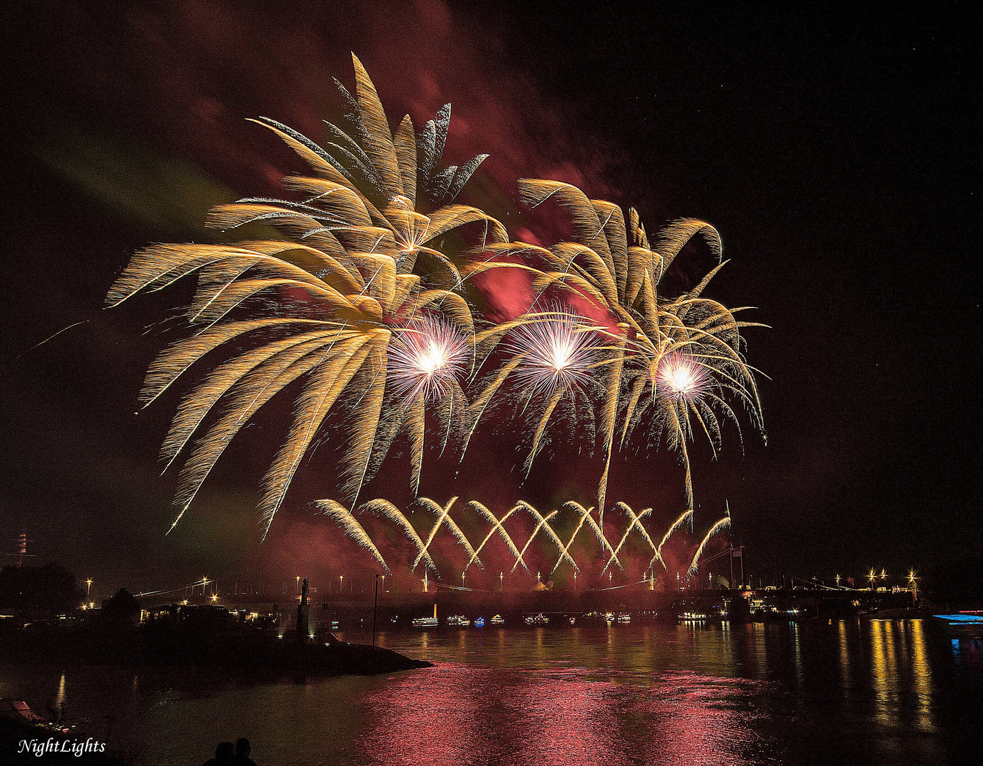 Duiburg Ruhrort in Flammen