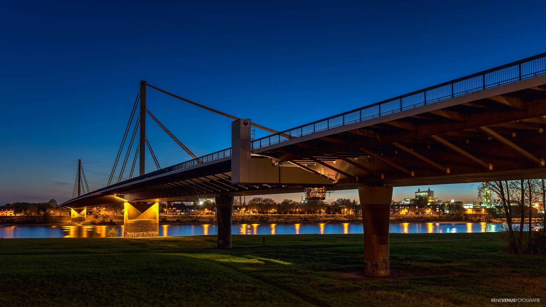 Duisburg, A40 Rheinbrücke