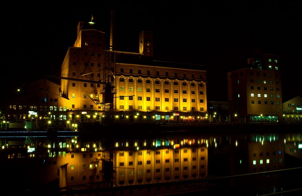 Duisburg bei Nacht