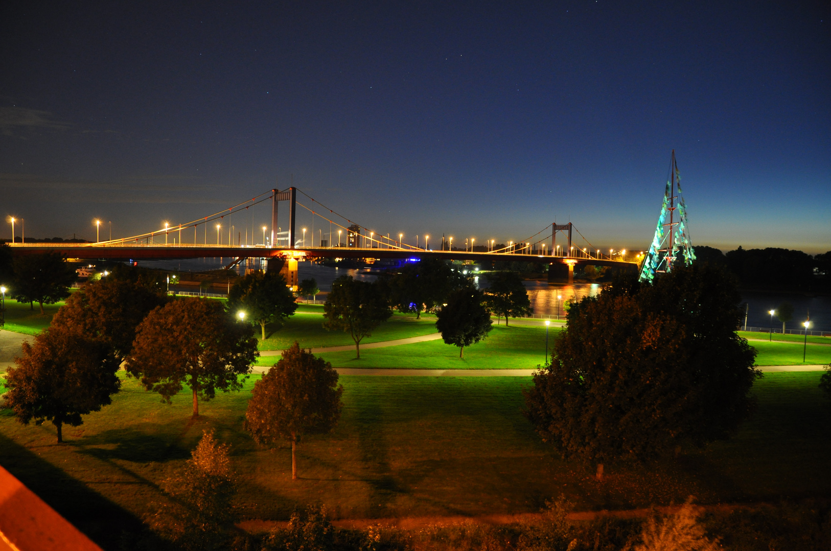 Duisburg bei Nacht ...