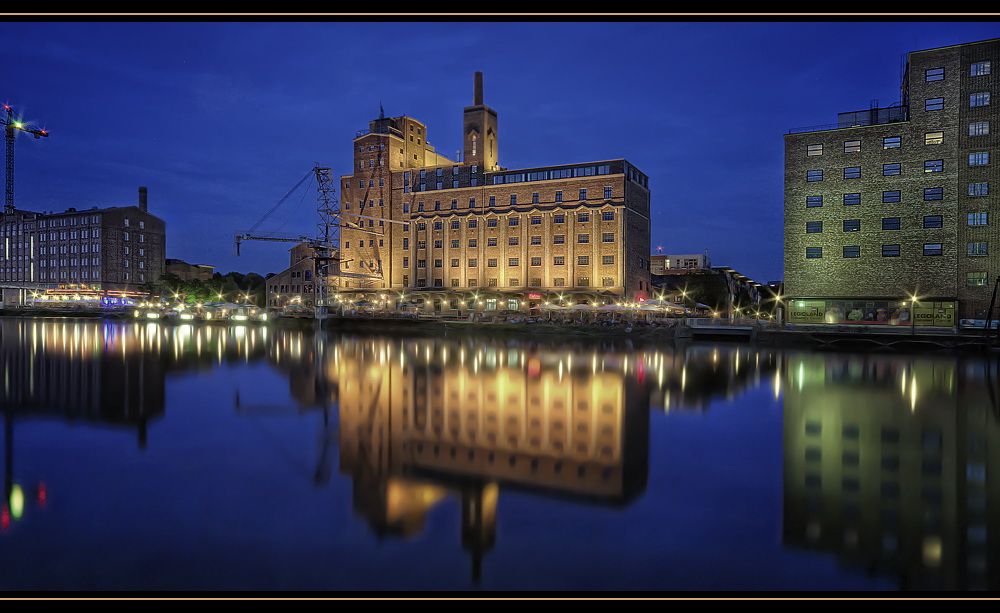 Duisburg bei Nacht und........