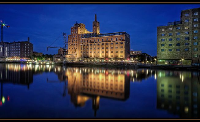 Duisburg bei Nacht und........