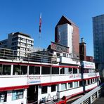 Duisburg - Binnenhafen -Schiff-Abfahrt-Schwanentor