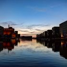 Duisburg Binnenhafen während der blauen Stunde