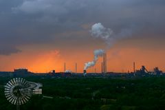 Duisburg - Blick vom Landschaftspark tief nach Westen - 18.06.07 - 21.00 Uhr