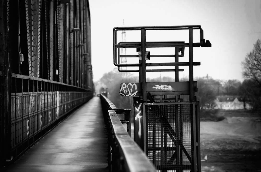 Duisburg, Eisenbahnbrücke über den Rhein