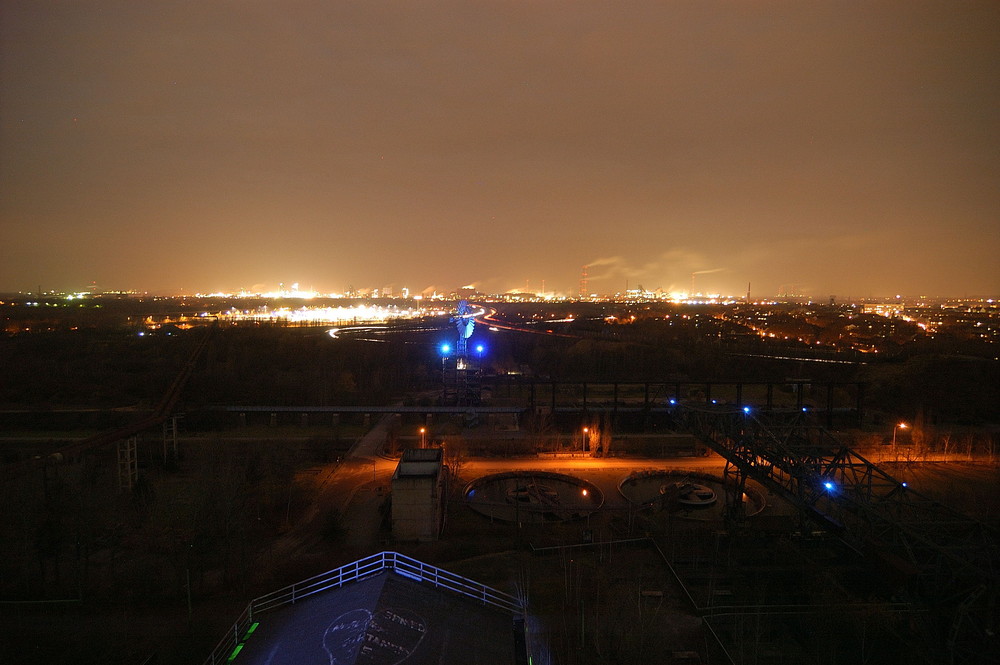 Duisburg glüht bei Nacht