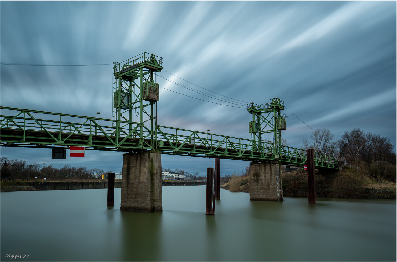 Duisburg Hebebrücke 2024 - Nr 01