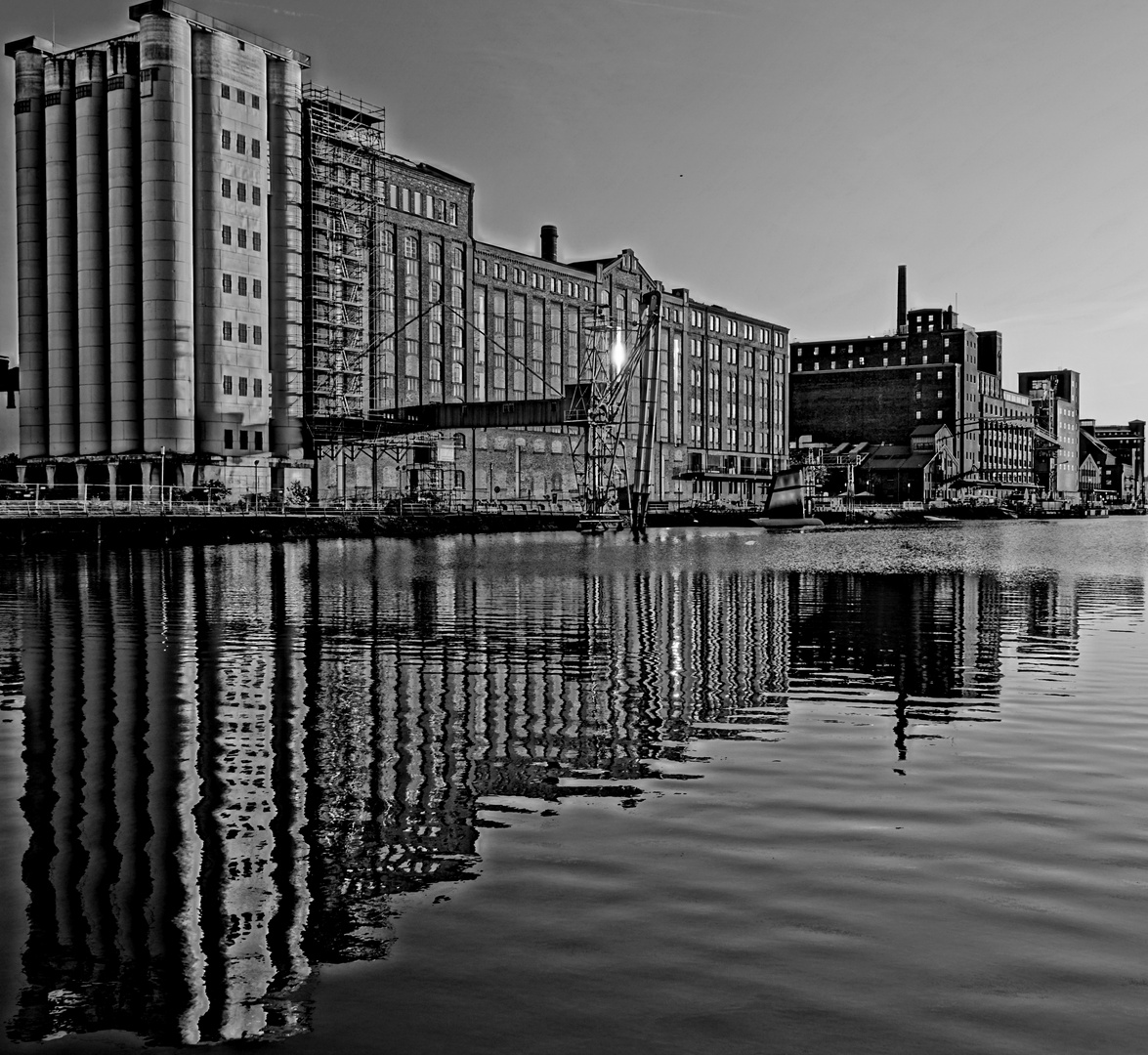 Duisburg  Innenhafen 