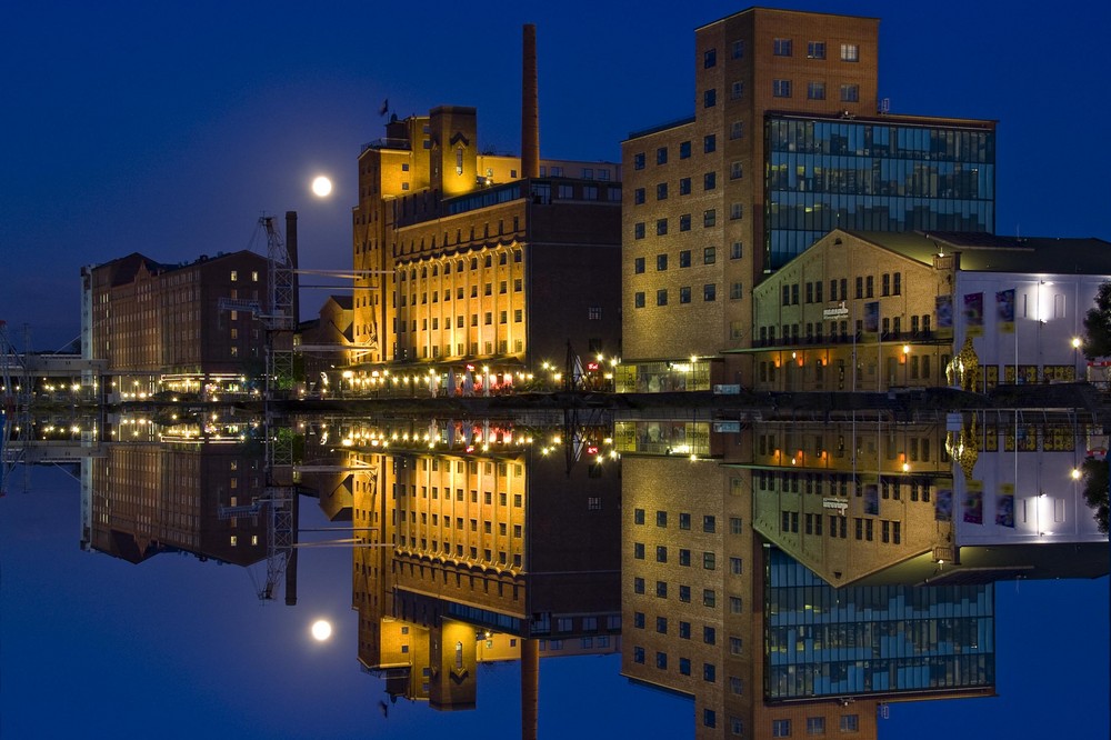 Duisburg Innenhafen am Abend